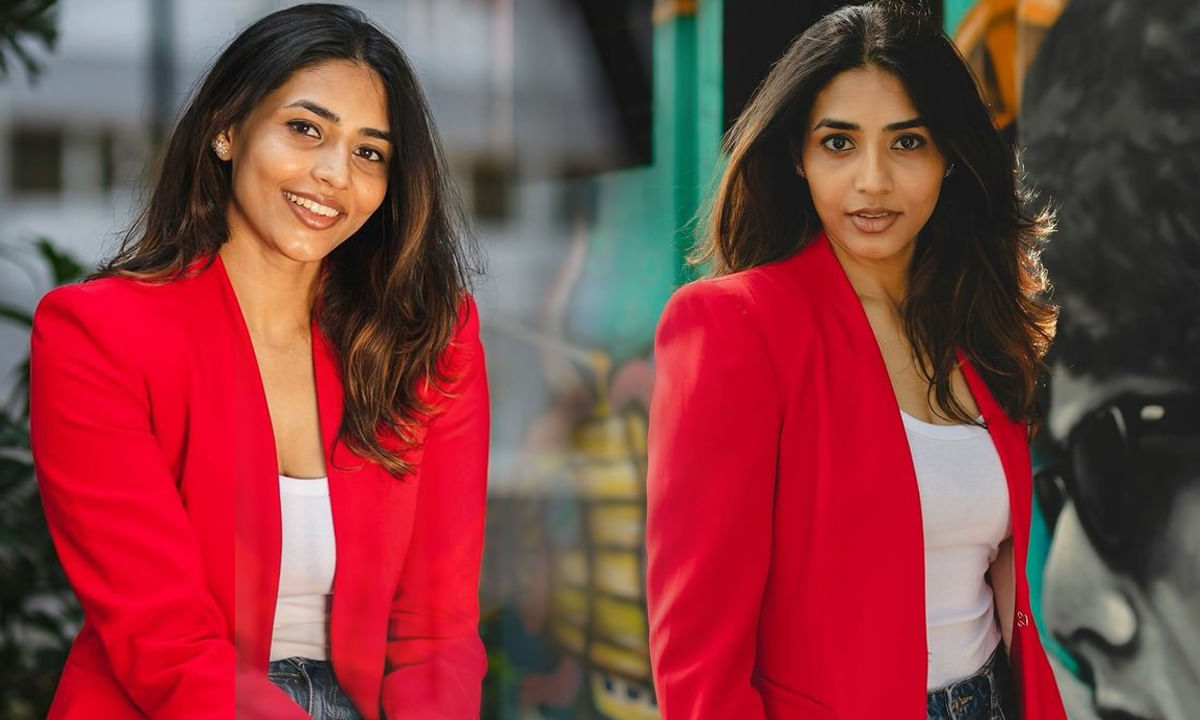 ఈ మూవీ బ్లాక్ బస్టర్ హిట్ అందుకోవడం ఈ అమ్మడు కాస్త కలిసి వచ్చిందనే చెప్పాలి. ఈ క్రమంలోనే మరో ముద్దుగుమ్మ కూడా టాలీవుడ్లోకి ఎంట్రీ ఇవ్వడానికి రెడీ అయ్యింది. ఇంతకీ ఆ చిన్నది ఎవరు అంటే? కాంతార సినిమాతో అందరి మది దోచుకున్న ముద్దుగుమ్మ సప్తమీ గౌడ.