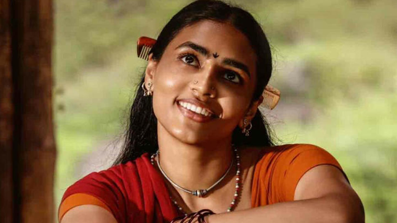 ఈ బ్యూటీ నితిన్ తమ్ముడు మూవీతో టాలీవుడ్లోకి ఎంట్రీ ఇవ్వనుంది. తమ్ముడు సినిమా జూలై 4న ప్రేక్షకుల ముందుకు రానుంది. దీంతో ఈ మూవీతో కాంతార నటి హిట్ కొడుతుందా. టాలీవుడ్లో తన సత్తాచాటుతుందో లేదో చూడాలి అంటున్నారు ఈ బ్యూటీ ఫ్యాన్స్.