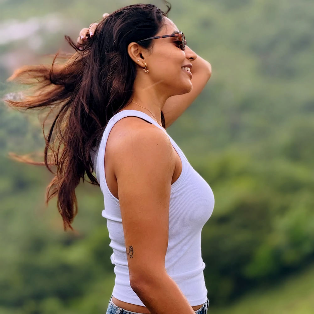 రిషబ్ శెట్టి నటించి దర్శకత్వం వహించిన ఈ సినిమా సూపర్ హిట్ అయ్యింది. ఆ తర్వాత హిందీ సినిమాల్లోకి కూడా అడుగు పెట్టింది సప్తమి. కాంతార సినిమా తర్వాత ఈ చిన్నది సైలెంట్ అయ్యింది. చాలా కాలం గ్యాప్ తర్వాత ఇప్పుడు టాలీవుడ్ సినిమాతో రాబోతుంది. 