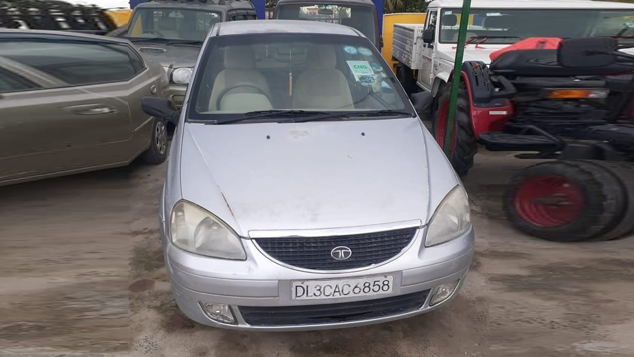 మీకు నచ్చిన కారు కొన్న తర్వాత, మీరు దాని పరిస్థితిని తనిఖీ చేయాలి. లోపలి భాగాన్ని తనిఖీ చేయండి. బాడీతోపాటు ఫ్రేమింగ్ ఏమిటో క్షుణ్ణంగా పరిశీలించాలి. ఓడోమీటర్, టెస్ట్ డ్రైవ్, ఇంజిన్ కాకుండా, అన్ని ఇతర ముఖ్యమైన వాస్తవాలను తనిఖీ చేయాలి.