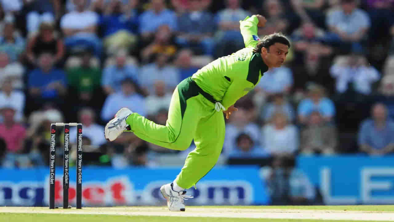 Shoaib Akhtar: తోటి క్రికెటర్ నుండి లీగల్ నోటీసులు అందుకున్న రావల్పిండి స్టార్ పేసర్! అలా చెయ్యకపోతే అధోగతే?