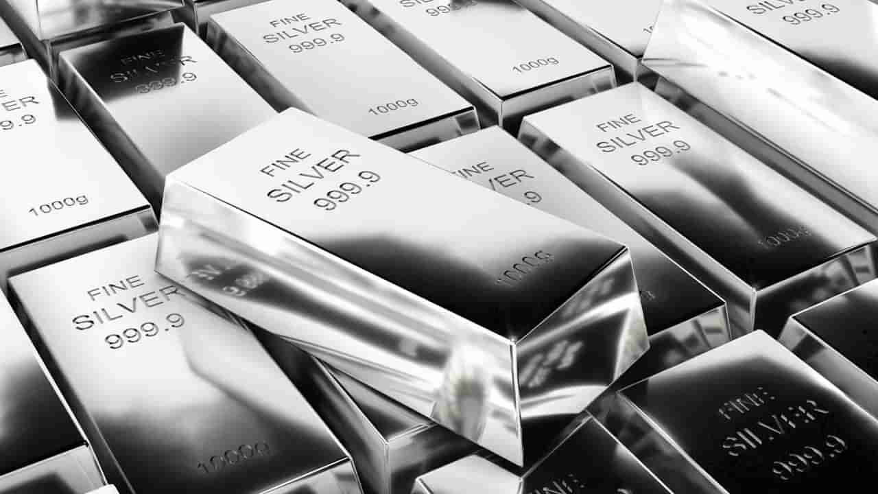 దూసుకెళ్తున్న వెండి ధర..! భవిష్యత్తులో బంగారాన్ని కూడా దాటేస్తుందా?