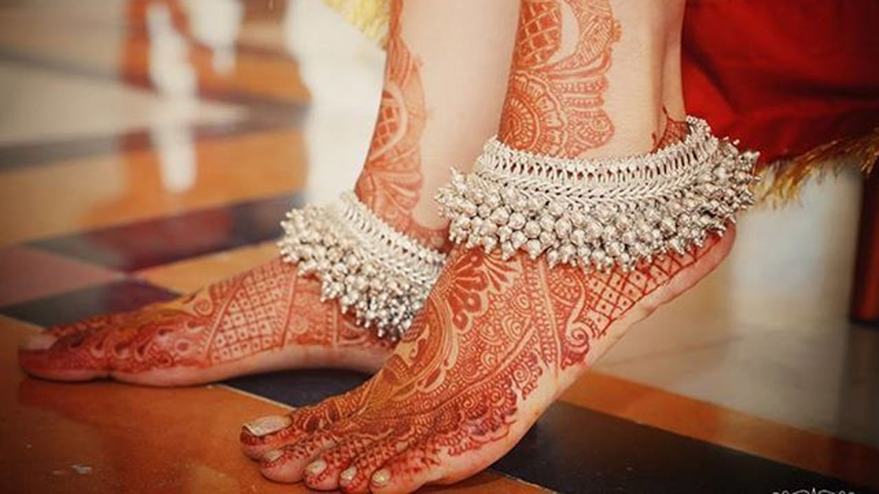 Silver Anklets: స్త్రీలు వెండి పట్టీలు ధరించే సంప్రదాయం వెనుక.. సైంటిఫిక్ రీజన్ .. ఆరోగ్య ప్రయోజనాలు ఏమిటంటే..