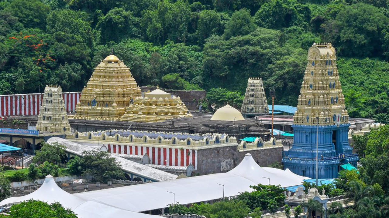 1068: సింహాచలం దేవాలయం :  ఈ హిందూ దేవాలయం విష్ణువు యొక్క అవతారాలలో ఒకటైన నరసింహునికి అంకితం చేయబడింది. త్రిభంగ భంగిమలో ఉన్న దేవత యొక్క అసలు ఆకారం మానవ మొండెం మీద సింహం తలతో రెండు చేతులు కలిగి ఉంటుంది. ఆలయ నిర్మాణ శైలి ఒరియా, ద్రావిడ భాషల సమ్మేళనం. భారతదేశంలో తిరుపతి తర్వాత ఇది రెండవ ధనిక దేవాలయం. చోళ రాజు కులోత్తుంగ 1098 నాటి శాసనం ఉంది. ఒరియా, తెలుగులో 252 కంటే ఎక్కువ శాసనాలు ఆలయ పూర్వాపరాలను వివరిస్తాయి, ఇది చారిత్రాత్మకంగా ముఖ్యమైన స్మారక చిహ్నం.