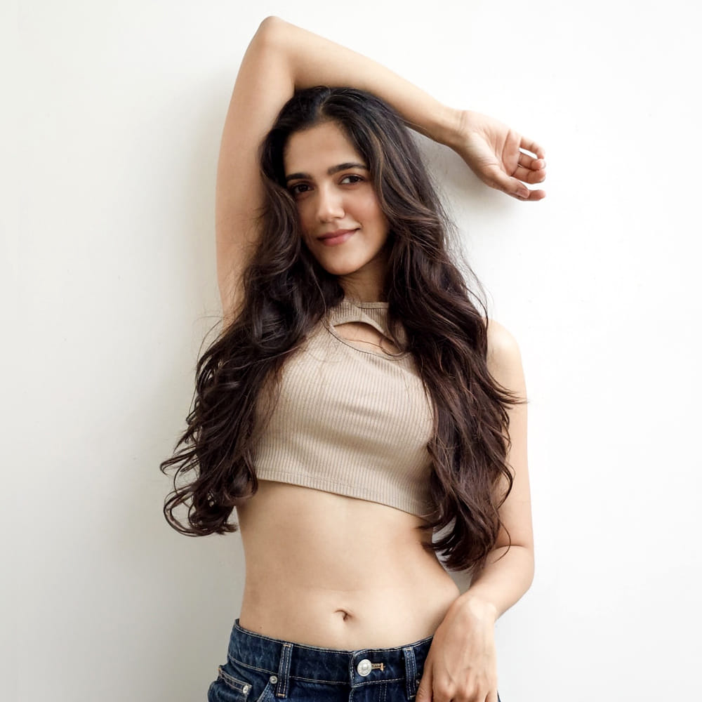 2024 నవంబర్‌లో హైదరాబాద్‌లో దేశంలోనే తొలి అత్యాధునిక "సొమ్నిఫెరా హెల్త్ అండ్ వెల్నెస్ సెంటర్"ను ప్రారంభించడం ద్వారా కూడా ఆమె వార్తల్లో నిలిచింది.సోషల్ మీడియాలో యాక్టివ్ గా ఉండే సిమ్రాన్ క్రేజీ ఫొటోలతో అభిమానులను ఆకట్టుకుంటుంది. 