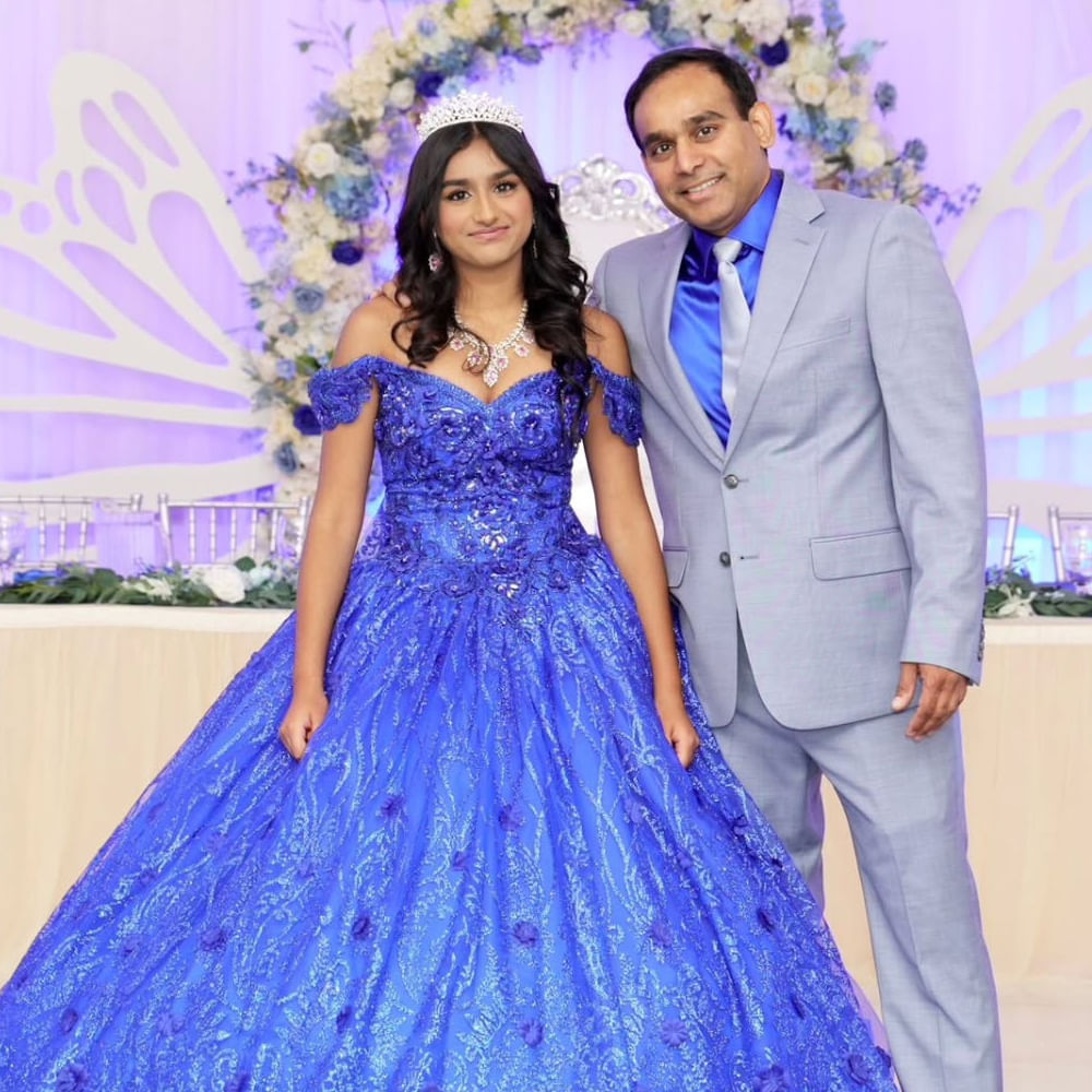  పెళ్లి తర్వాత సినిమాలకు దూరమైన లయ.. అమెరికాలో ఐటీ జాబ్ చేస్తూ బిజీగా ఉండిపోయింది. ఇక సోషల్ మీడియాలో మాత్రం నిత్యం యాక్టివ్ గా ఉంటూ రీల్స్, ఫోటోస్ షేర్ చేస్తూ తెగ సందడి చేస్తుంది. కొన్నాళ్లుగా లయ డ్యాన్స్ వీడియోస్ ఎంతగా పాపులర్ అయ్యాయో చెప్పక్కర్లేదు. అలాగే పలు యూట్యూబ్ ఛానల్స్ కు సైతం ఇంటర్వ్యూస్ ఇచ్చింది.