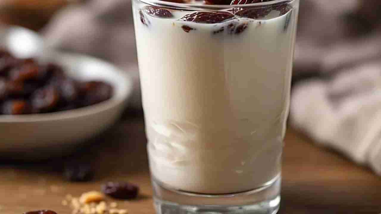 పాలలో ఎండు ద్రాక్ష నానబెట్టి తినండి.. మస్తు లాభాలు పొందుతారు..!