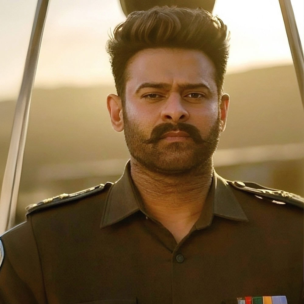 ఒక్కో అప్డేట్తో ఆ అంచనాలను డబుల్ చేస్తున్నారు మేకర్స్. సినిమా ఎనౌన్స్మెంట్ టైమ్లోనే ప్రభాస్ పోలీస్ క్యారెక్టర్ ప్లే చేస్తున్నారని చెప్పిన సందీప్.. ఇప్పుడు మరో ట్విస్ట్ ఇచ్చేందుకు రెడీ అవుతున్నారట.