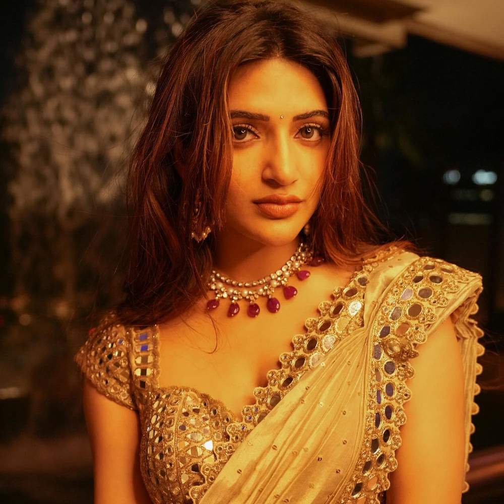 బాలీవుడ్‌లో కార్తిక్ ఆర్యన్ ఆషికి 3 సినిమాతో ఎంట్రీ ఇస్తున్నారు. ఈ సినిమా సెట్స్‌పై ఉండగానే.. అక్కడ్నుంచి మరో రెండు మూడు సినిమాలు శ్రీలీల చెంతకు వస్తున్నాయి. దాంతో అమ్మడి రెమ్యునరేషన్ కూడా డబుల్ అయిపోయింది.