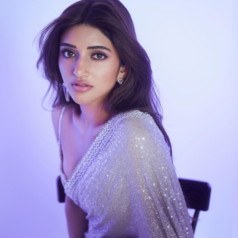 ఇప్పుడు వాళ్ల నమ్మకమే నిజమైంది. అసలు విషయం ఏంటంటే.. ఆమె ఇంట్లో కొన్ని పూజలు జరిగాయి. అందులో భాగంగానే ఈ పసుపు పెట్టుకుంటున్న స్టిల్స్ బయటికొచ్చాయి. 
