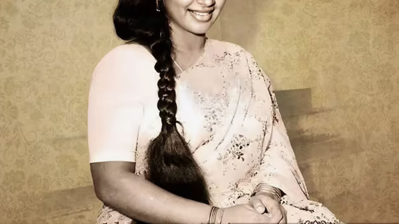 Telugu Heroine: స్టార్ హీరోను పిచ్చిగా ప్రేమించింది.. కోట్ల ఆస్తిని పేద విద్యార్థులకు దానం చేసిన హీరోయిన్..