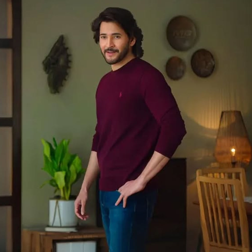 ఈ సినిమా కోసం నటీనటుల ఎంపికలోనూ డిఫరెంట్ స్ట్రాటజీ ప్లే చేస్తున్నారు జక్కన్న.గ్లోబల్ ప్రాజెక్ట్గా ప్లాన్ చేస్తున్న ఎస్ఎస్ఎంబీ 29లో మహేష్కు జోడీగా ప్రియాంక చోప్రా నటిస్తున్నారు.
ప్రజెంట్ ఈ మూవీ వర్క్లోనే బిజీగా ఉన్నారు పీసీ... జక్కన్న చెప్పకపోయినా, తన సోషల్ మీడియా పోస్ట్లతో మహేష్ మూవీ అప్డేట్స్ను ఫ్యాన్స్తో షేర్ చేసుకుంటున్నారు.