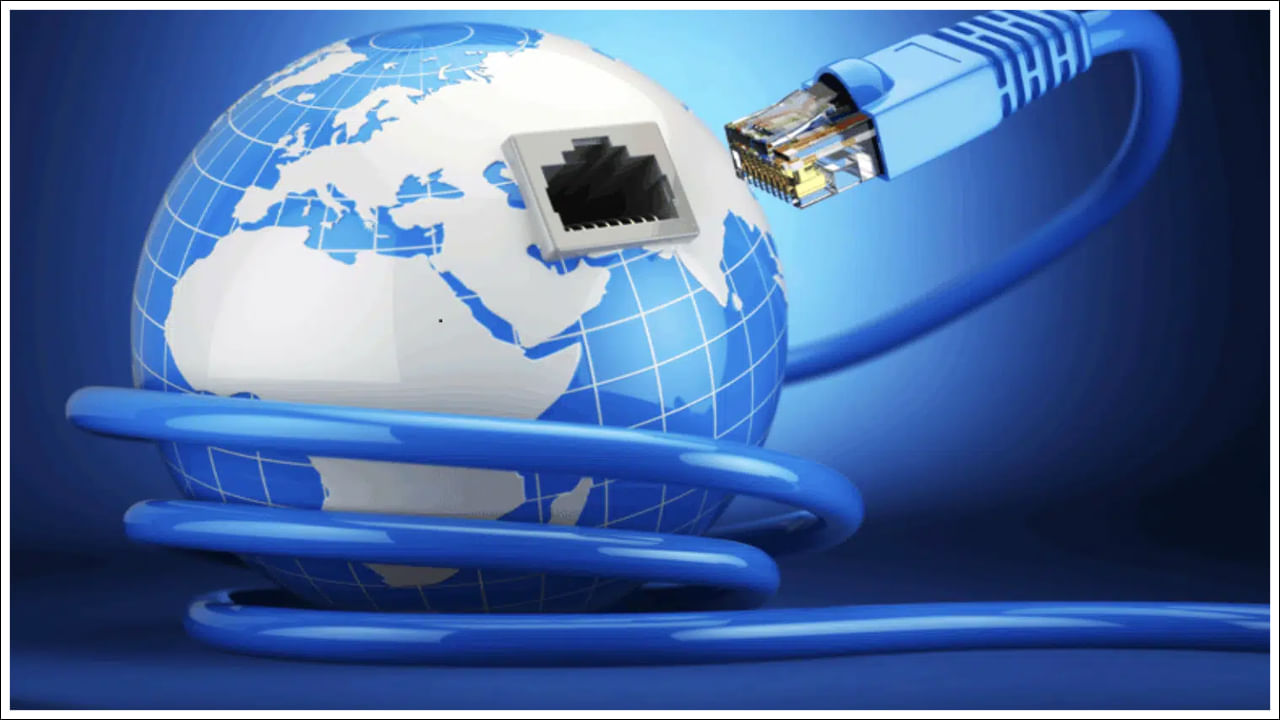 అయితే భారతదేశంలో ఇంటర్నెట్ సేవలను ప్రారంభించడానికి భారత ప్రభుత్వం స్టార్‌లింక్‌కు లైసెన్స్ ఇవ్వడంతో ఇప్పుడు దేశంలో ఉపగ్రహ ఇంటర్నెట్ సేవలను ప్రారంభించడానికి వీలు కలుగుతుంది. ఈ టెక్నాలజీతో భారతదేశంలోని అనేక గ్రామీణ, మారుమూల ప్రాంతాలు ఇప్పటికీ బ్రాడ్‌బ్యాండ్ లేదా మొబైల్ ఇంటర్నెట్‌కు పరిమిత యాక్సెస్‌ను కలిగి ఉన్నాయి. ఈ ప్రాంతాలలో కూడా వేగవంతమైన ఇంటర్నెట్‌ను అందిస్తున్నట్లు స్టార్‌లింక్ పేర్కొంది. సాంప్రదాయ ఇంటర్నెట్‌ను అందించడం కష్టతరమైన గ్రామీణ, ఇంటర్నెట్ లేని ప్రాంతాలపై కంపెనీ దృష్టి సారిస్తుంది.