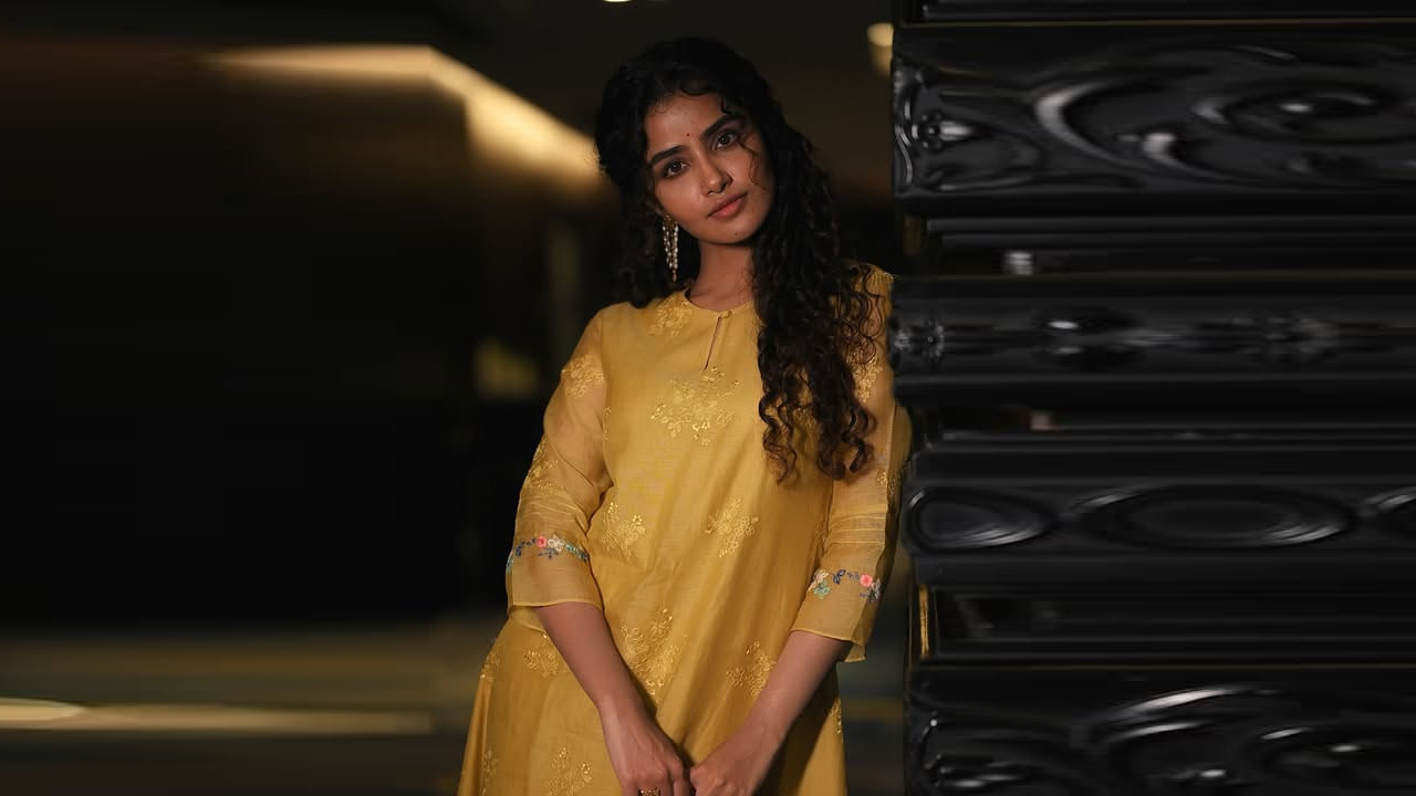 Stunning Anupama Parameswaran