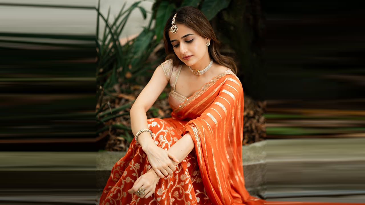 ఈ వయ్యారి అనూషా రంగనాథ్ అక్క కూడా ఉంది. ఈమె కూడా నటిగా పని చేస్తుంది. తుమకూరులోని బిషప్ సార్గెంట్ స్కూల్లో చదువుకుంది మరియు జ్యోతి నివాస్ కాలేజీలో ప్రీ-ఇన్ కోసం బెంగళూరుకు వెళ్లింది.