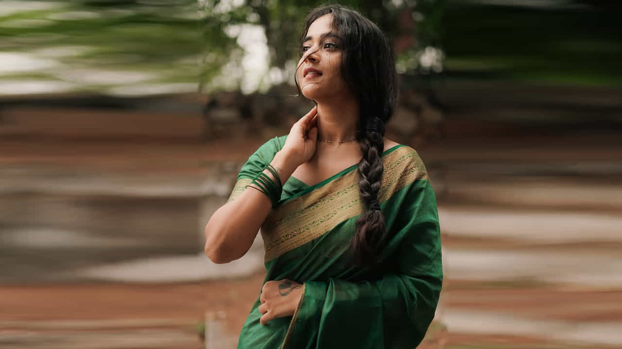 ఎప్పుడు సోషల్ మీడియాలో యాక్టీవ్ గా ఉంటుంది ఈ బ్యూటీ. తన ఫోటోలు వీడియోలతో ఎప్పుడు అభిమానులకు టచ్ లో ఉంటుంది. తాజాగా ఈ వయ్యారి భామ సోషల్ మీడియాలో షేర్ చేసిన ఫోటోలకు కుర్రాళ్ల తెగ లైక్స్ కొడుతున్నారు.