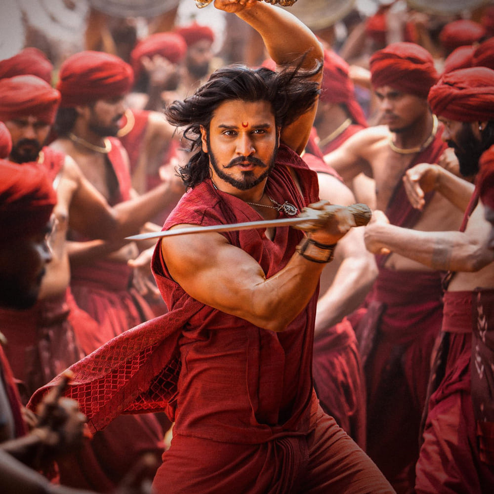 నిఖిల్ ఈ మధ్య ఎక్కువగా పీరియడ్ కథల వైపే వెళ్తున్నారు. ఈయన నటిస్తున్న ది ఇండియా హౌజ్ 19వ శతాబ్ధపు కథ. 1900 సమయంలో జరిగే నేపథ్యం ఇది. ఇక స్వయంభు కూడా పీరియడ్ డ్రామానే. 18వ శతాబ్ధపు ఒడిస్సా యోధుడి నేపథ్యంలో ఈ సినిమా తెరకెక్కుతుంది. మొత్తానికి మన హీరోలు కథల కోసం సెంచరీలు దాటేస్తున్నారు.