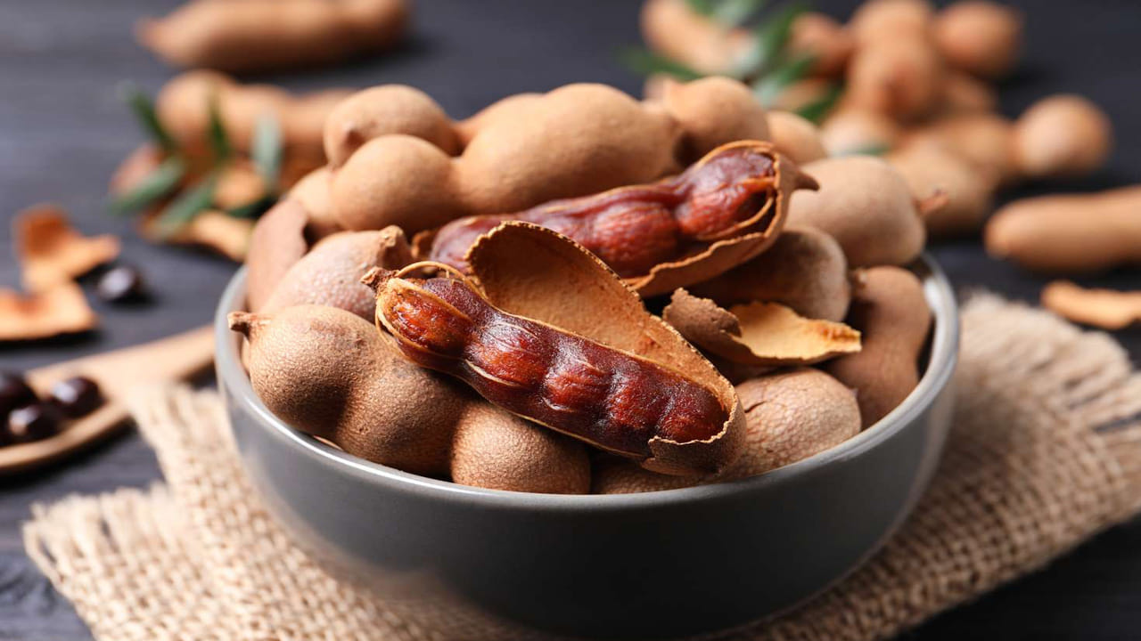 షుగర్ ఉన్న వాళ్లు చింతపండు తీసుకుంటే మంచిది. షుగర్ ఉన్న వాళ్ళు చింతపండు తీసుకోవడంతో ఇన్సులిన్ ఉత్పత్తి పెరుగుతుంది. దీంతో రక్తంలో చక్కెర స్థాయిలు కంట్రోల్ అవుతాయి. చింతపండును తీసుకోవడం వల్ల చర్మం హైడ్రేట్‌గా ఉంటుంది. పొడి చర్మం సమస్య దరి చేరదు. చర్మం పగలడం వంటి సమస్యలు రావు.