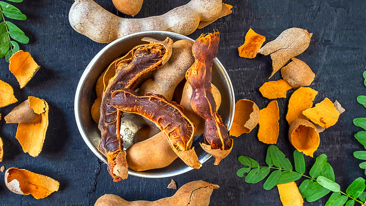 ఫైబర్ అధికంగా ఉండే చింతపండు తీసుకోవడం వల్ల శరీర జీర్ణవ్యవస్థ మెరుగుపడుతుంది. చింతపండు మంచి ప్రేగు కదలికను ప్రోత్సహిస్తుంది. మలబద్ధకాన్ని తగ్గిస్తుంది. అధిక బరువు ఉన్నవాళ్లు చింతపండును తీసుకోవడం వల్ల బరువు కంట్రోల్లో ఉంటుంది. ఊబకాయం సమస్యతో బాధపడేవారు చింతపండు తీసుకుంటే మంచిది.  