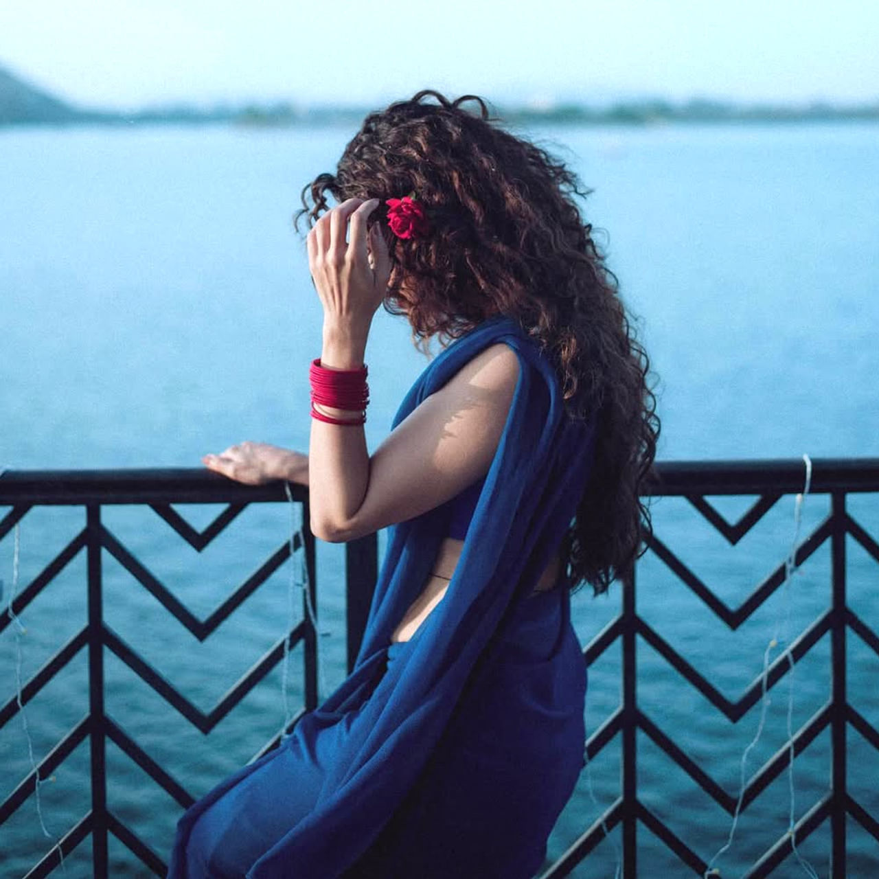 పాన్ ఇండియా లెవల్లో ఆమె స్టార్ హీరోయిన్. తక్కువ సమయంలోనే విపరీతమైన క్రేజ్ సొంతం చేసుకుంది. ఇక ఇప్పటివరకు ఆమె నటించిన చిత్రాలన్నీ అట్టర్ ప్లాప్ అయ్యాయి. అయినప్పటికీ ఒక్కో సినిమాకు రూ.11 కోట్లకు పైగా రెమ్యురనేషన్ తీసుకుంటుంది ఈ ముద్దుగుమ్మ. ఇంతకీ ఆమె ఎవరంటే.. 