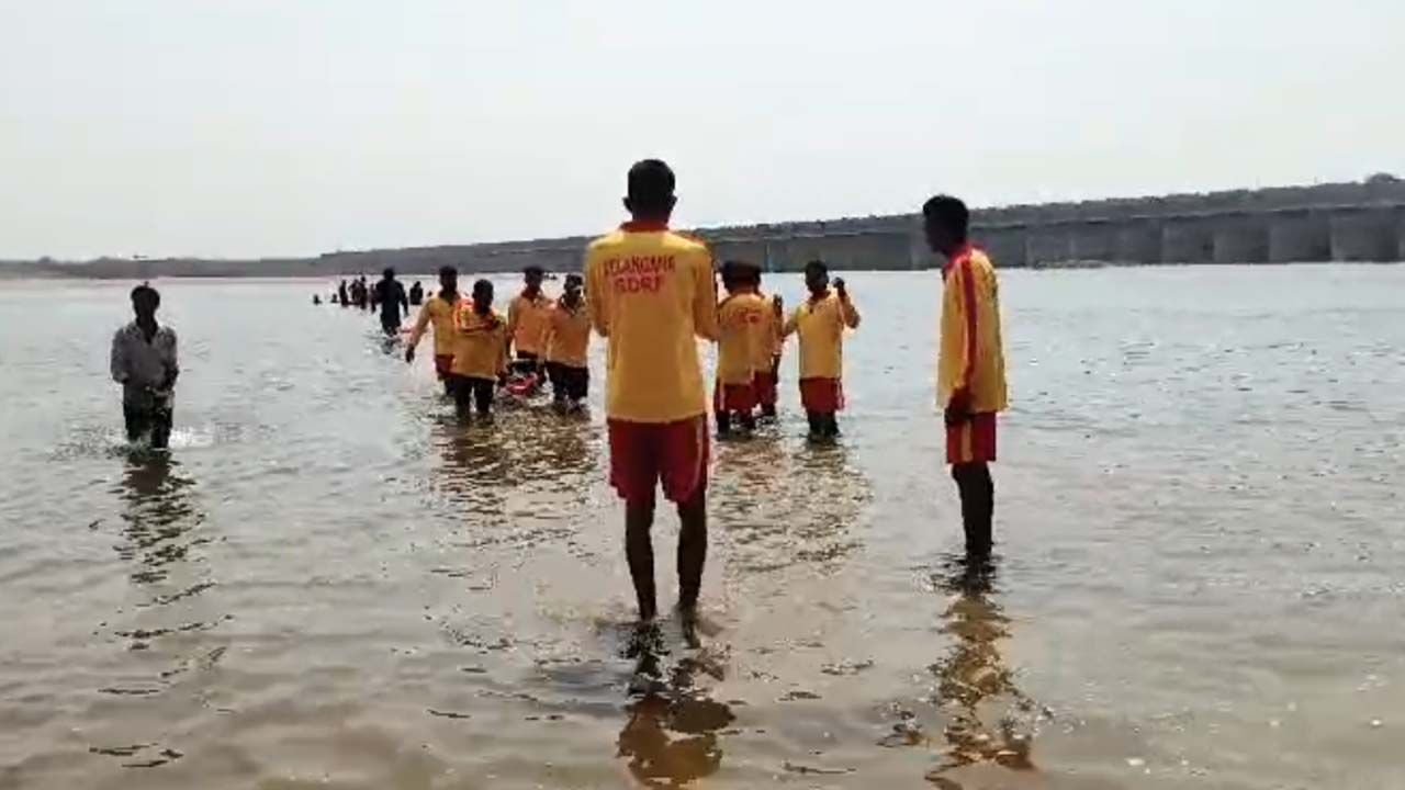 పెళ్లి ఇంట్లో ఊహించని విషాదం.. ఈతకు వెళ్లి ఆరుగురు జల సమాధి..!