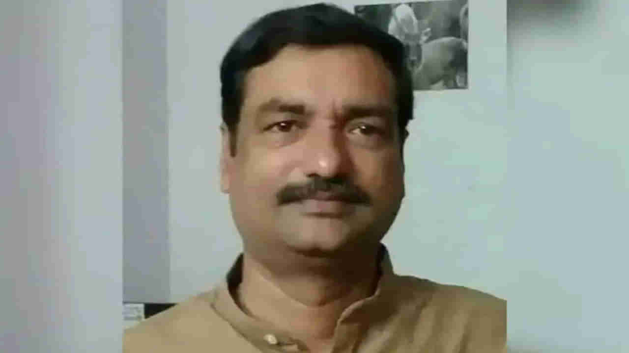 Telangana: పద్ధతికి ప్యాంటు, షర్టు వేసినట్లు ఉన్నాడనుకునేరు.. అసలు విషయం తెలిస్తే దిమ్మతిరుగుద్ది