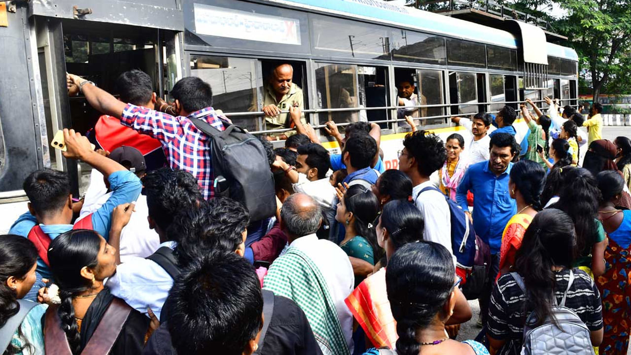 Telangana: ఆ ప్రాంతంలో స్టూడెంట్స్ కు ఆర్టీసి బస్సులో ప్రయాణం అందని ద్రాక్షే.. ఎందుకంటే..
