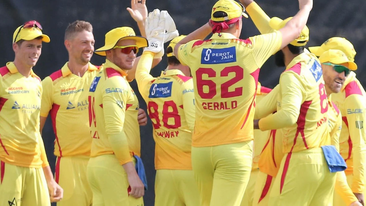 ఎంఎస్ ధోని ఫ్రాంచైజీలో ఇద్దరు పాక్ ఆటగాళ్లకు చోటు.. సీజన్ మధ్యలో షాకింగ్ నిర్ణయం..?