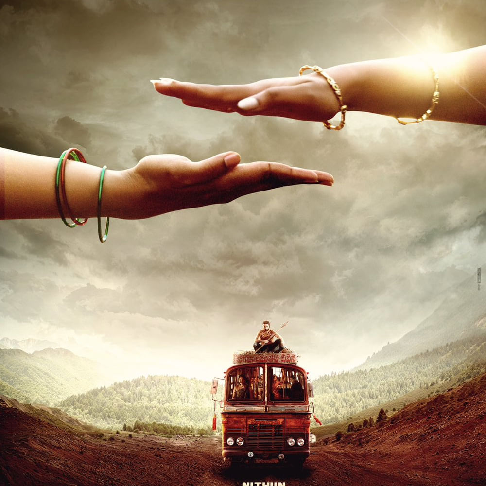 చిన్న టీజర్ కూడా లేకుండా.. ఒక్క పాట కూడా రాకుండా డైరెక్ట్ ట్రైలర్నే విడుదల చేసి ట్రెండ్ సెట్ చేసారు మేకర్స్. సీరియస్ డ్రామాగా వస్తుంది తమ్ముడు. అక్క మాట కోసం తమ్ముడు చేసే పోరాటమే ఈ చిత్ర కథ.