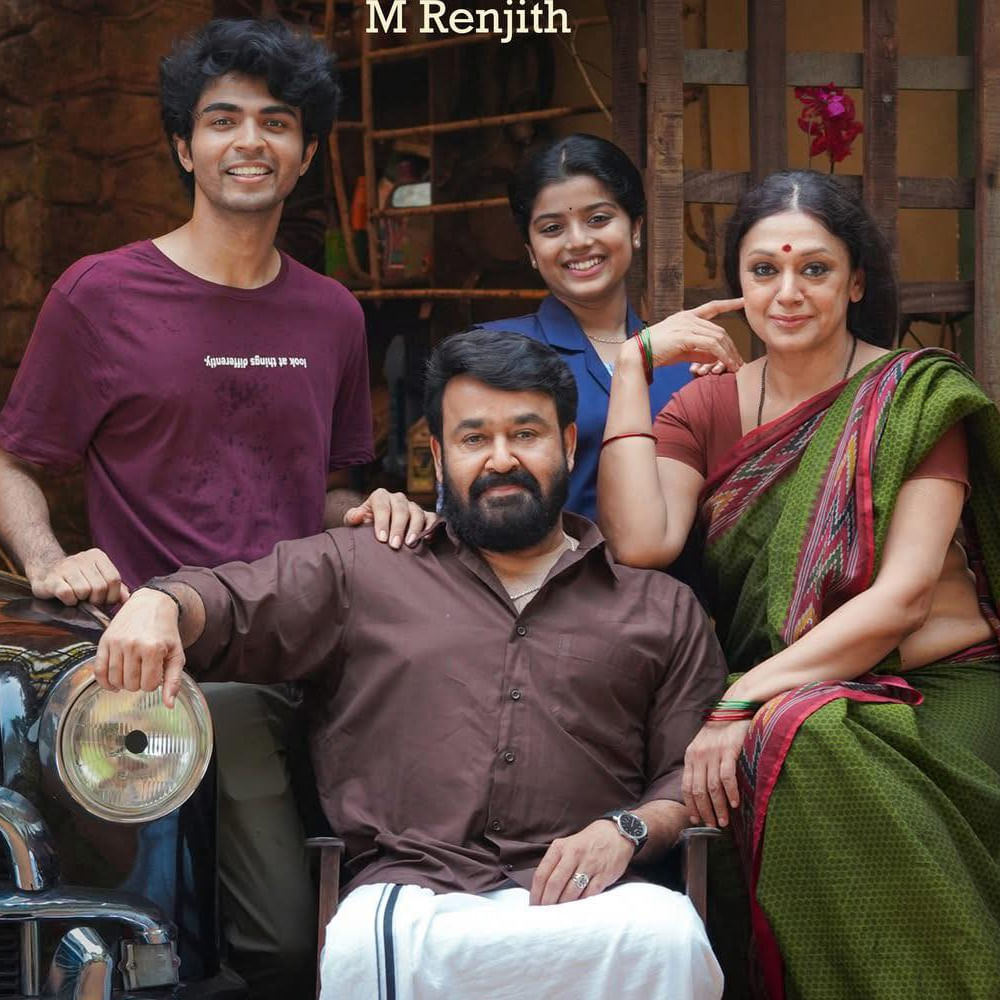 తెలుగులో మాత్రమే కాదు తమిళ, మలయాళ భాషల్లోనూ ఫాదర్‌ సెంటిమెంటే బాక్సాఫీస్‌ను రూల్ చేస్తోంది. రీసెంట్‌గా ఘన విజయం సాధించిన తుడరుమ్‌, టూరిస్ట్ ఫ్యామిలీ, గుడ్‌ బ్యాడ్ అగ్లీ సినిమాలు కూడా ఫాదర్‌ సెంటిమెంట్‌ నేపథ్యంలోనే రిలీజ్ అయి సూపర్ హిట్ అయ్యాయి.