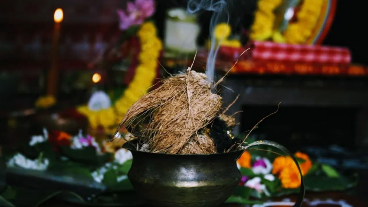 దంపతులకు.. సంతానాన్ని బృహస్పతి కూడా ఒక కారకుడు. పిల్లలు పుట్టడంలో ఇబ్బంది ఉన్న జంటలు గురు వారం రోజున ఉపవాసం ఆచరిస్తారు. తమకు పిల్లలు పుట్టే ఆనందం కోసం బృహస్పతిని ప్రార్థిస్తారు. పూజిస్తారు.