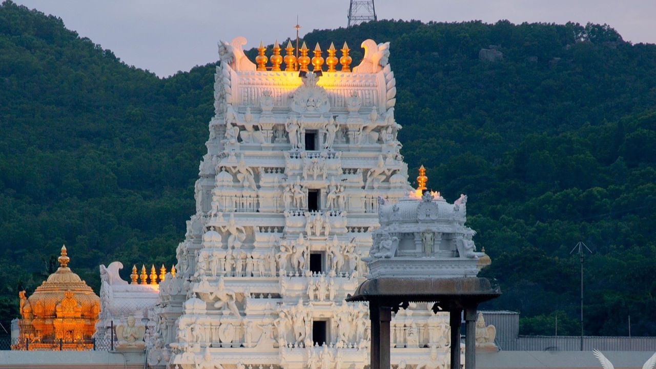 ఈ టూర్ ప్యాకేజీ తొలిరోజు సాయంత్రం 07:19 గంటలకు కరీంనగర్ రైల్వే స్టేషన్ నుంచి కరీంనగర్ తిరుపతి సూపర్ ఫాస్ట్ ఎక్స్‌ప్రెస్ రైలులో కొనసాగుతుంది. 08:05 గంటలకు పెద్దపల్లి, 09:15 గంటలకు వరంగల్, 11:00 గంటలకు ఖమ్మంలో బోర్డింగ్ పాయింట్స్ ఉన్నాయి.