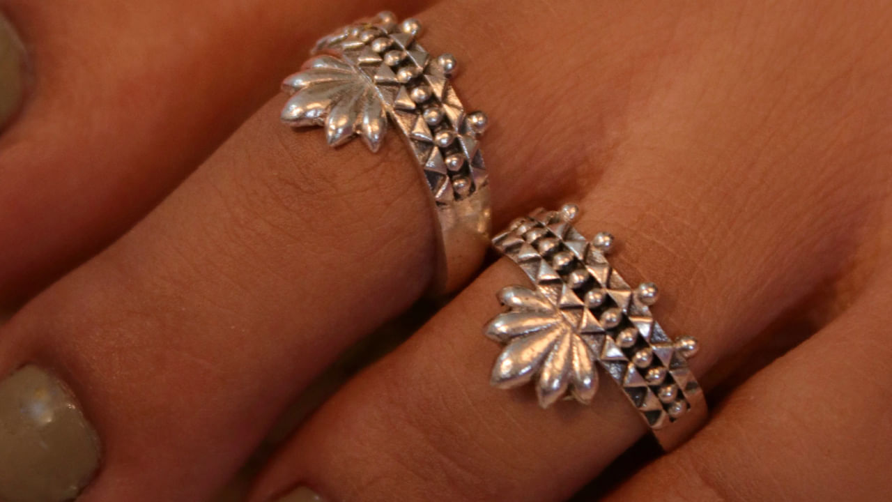 Toe Rings On Picture