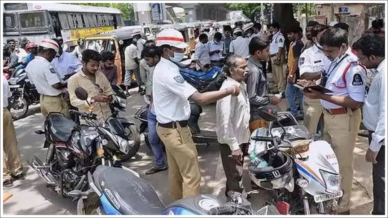New Traffic Rules: వాహనదారులకు షాక్.. కొత్త ట్రాఫిక్‌ రూల్స్‌.. ఈ తప్పు చేస్తే రూ.25 వేల జరిమానా..?