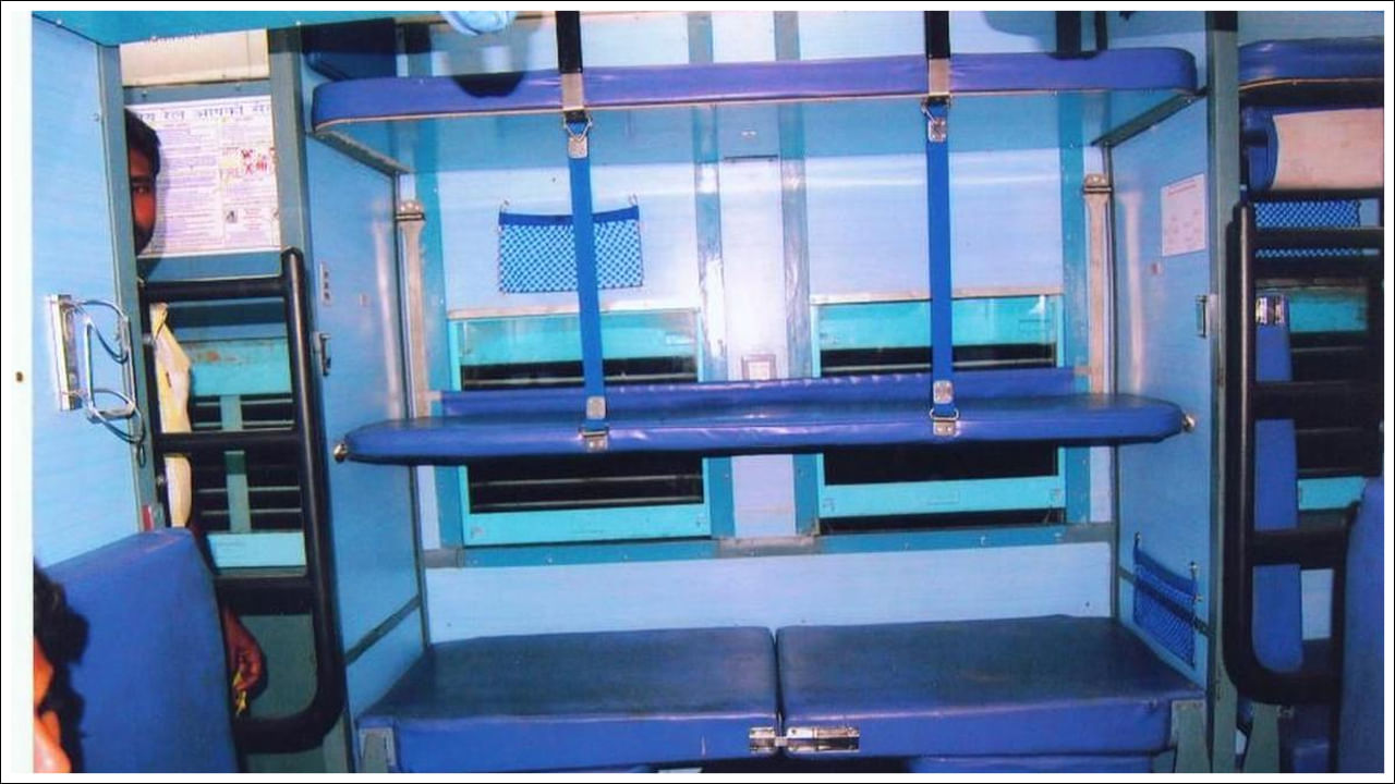 మిడిల్ బెర్త్: మధ్య సీటు ఎగువ బెర్త్, దిగువ బెర్త్ మధ్య ఉంటుంది . టికెట్ బుక్ చేసుకునేటప్పుడు చాలా తక్కువ మంది మాత్రమే మధ్య బెర్త్ తీసుకోవడానికి ఇష్టపడతారు. ఎందుకంటే దాని పైన ఒక అప్పర్‌ బెర్త్, దాని కింద ఒక లోయర్‌ బెర్త్ ఉంటాయి. ఒక వ్యక్తి మధ్య బెర్త్‌లో సరిగ్గా కూర్చోవడం చాలా కష్టం. రైల్వే ఈ సీటును ఎక్కువగా 30, 40 సంవత్సరాల మధ్య వయస్సు గల వారికి ఇవ్వడానికి ప్రయత్నిస్తుంది.