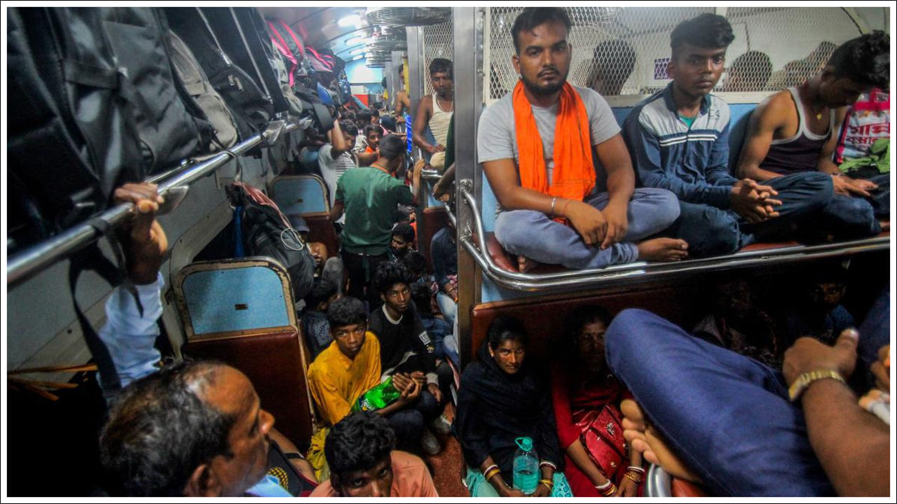 జనరల్ సీటు: జనరల్ కోచ్‌లోని సీట్లు కింది, పై సీట్ల బుకింగ్ ఉండదు. ఈ కోచ్‌లోని ఒక సీటులో ఐదు నుండి ఏడుగురు వ్యక్తులు కూర్చోవచ్చు. మీరు పక్క సీటులో మాత్రమే కూర్చోవచ్చు.