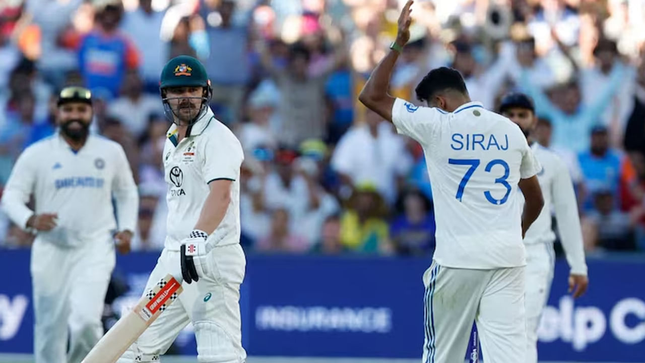 బార్బడోస్‌లో వెస్టిండీస్‌తో జరిగిన తొలి టెస్టులో, తక్కువ స్కోర్ల మ్యాచ్‌లో ట్రావిస్ హెడ్ కీలకమైన ఇన్నింగ్స్‌లు ఆడాడు. మొదటి ఇన్నింగ్స్‌లో 59 పరుగులు, రెండో ఇన్నింగ్స్‌లో 61 పరుగులు చేసి ఆస్ట్రేలియా విజయంలో కీలక పాత్ర పోషించాడు. ఈ ప్రదర్శనతో అతనికి 'ప్లేయర్ ఆఫ్ ది మ్యాచ్' అవార్డు లభించింది.