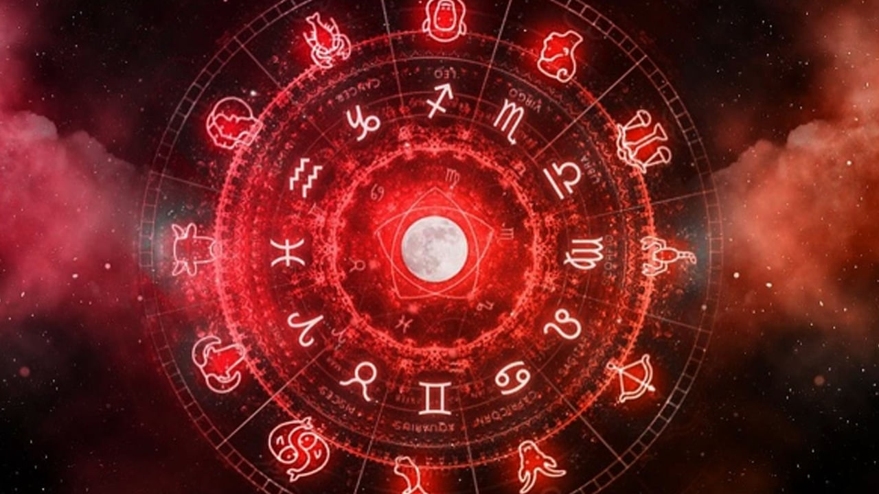 రాశుల కలయిక, సంచారం వలన రాజయోగాలు ఏర్పడుతాయి. అయితే జూన్ 24న మిథునలోకి సూర్యుడి సంచారం, అప్పటికే అందులో గురువు ఉన్నందున రెండు గ్రహాల కలయికతో గురు ఆదిత్య రాజయోగం ఏర్పడుతుంది. అలాగే మిథున రాశిలో బుధుడు బుధాత్య రాజయోగం ఏర్పరచగా, మిథున రాశిలోకి సూర్య, చంద్రులు శశిఆదిత్య రాజయోగం ఏర్పరుస్తున్నారు. ఇలా గ్రహాల కలయిక వలన మూడు రాజయోగాలు ఏర్పడనున్నాయి. దీంతో ఇది ఓ శక్తివంతమైన త్రయోదిత్య రాజయోగం ఏర్పడుతుంది. అయితే ఇది పలు రాశుల వారికి అనుకోని లాభాలు తీసుకరానున్నదంట. ఇంతకీ ఆ రాశులు ఏవి అంటే?