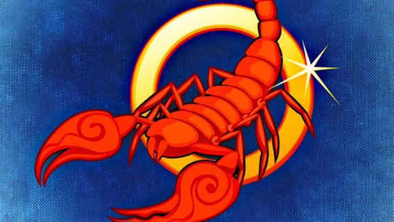 వృశ్చిక రాశి : వృశ్చిక రాశి వారికి మూడు రాజయోగల ఏర్పాటు వీరి జీవితంలో ఆనందాన్ని, శ్రేయస్సును తీసుకొస్తుంది. నూతన వాహనాలు కొనుగోలు చేసే అవకాశం ఉంది. ఇంటిలో శుభకార్యం చేస్తారు. మీ సంతానంలో ఒకరు ఉద్యోగం సాధించడంతో చాలా ఆనందంగా గడుపుతారు. అంతే కాకుండా సమాజంలో మీ గౌరవ మర్యాదలు పెరుగుతాయి. దీంతో కుటుంబంతో కలిసి ఆనందంగా జీవిస్తారు. వ్యాపారస్తుంలు పెట్టుబడులు పెట్టడానికి ఇది మంచి సమయం. ఎందుకంటే అత్యధిక లాభాలు పొందే ఛాన్స్ ఉంది.