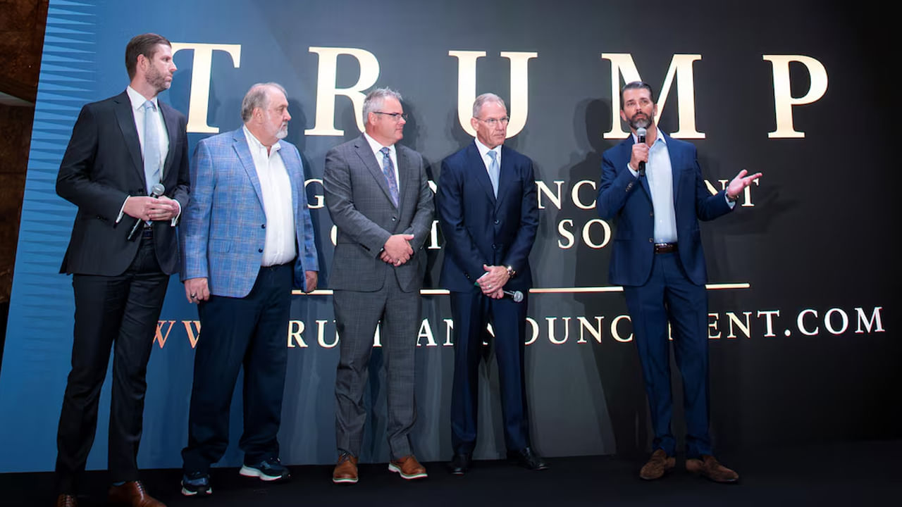 eSIM లేదా ఫిజికల్ SIM.. ట్రంప్ మొబైల్ వైర్లెస్ సర్వీస్ కింద అనేక ఉత్పత్తులను ప్రవేశపెట్టాలని యోచిస్తోంది. ట్రంప్ మొబైల్ కాల్ సెంటర్లను నిర్వహించడంతో పాటు, అమెరికాలో తయారైన ఫోన్లను కూడా ప్రారంభిస్తామని అధ్యక్షుడి సంస్థ పేర్కొంది. ట్రంప్ తరపున ట్రేడ్మార్క్లను నిర్వహించే సంస్థ అయిన DTTM ఆపరేషన్స్ LLC, టెలికాం సేవల కోసం తన పేరు, T1 అనే పదాన్ని ఉపయోగించడానికి దరఖాస్తు చేసుకున్నట్లు బ్లూమ్బెర్గ్ నివేదించింది.