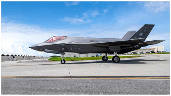 UK Fighter Jet: తిరువనంతపురంలో యూకే ఫైటర్ జెట్ అత్యవసర ల్యాండింగ్.. ఎందుకంటే..