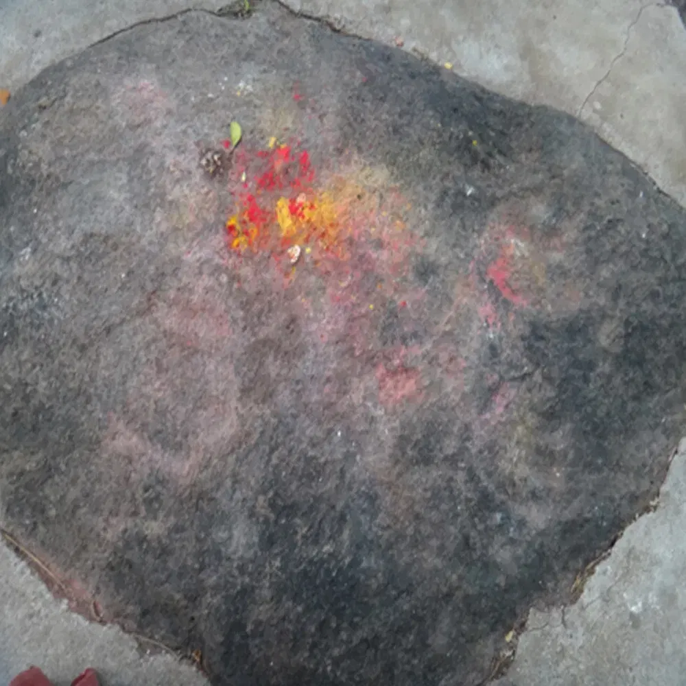 ఇక వరాహస్వామి పెద్దపల్లి జిల్లా కమానపూర్ గ్రామంలో ఒక బండ రాయి పైన చిన్న ఎలుక ఆకారం లో స్వామి వెలిసాడు . అంతేకాదు ఇక్కడ వరాహస్వామి నడిచి వచ్చిన పాదాల ఆనవాళ్ళు కూడా పక్కనే ఉన్న మరో బండ పైన దర్శనం ఇస్తాయి.