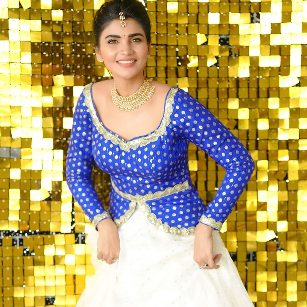 ఓ ఇంటర్వ్యూలో పెళ్లి చేసుకుంటావా.? నీకు బాయ్ ఫ్రెండ్ ఉన్నాడా.? అని అడిగిన ప్రశ్నలకు ఆసక్తికర సమాధానం చెప్పింది. అయితే తాను జీవితంలో పెళ్లి చేసుకోను అని చెప్పి షాక్ ఇచ్చింది ఈ వయ్యారి భామ. అంతే కాదు తనకు పెళ్లి, ప్రేమల పై నమ్మకం లేదు అని తెలిపింది ఈ క్రేజీ బ్యూటీ.