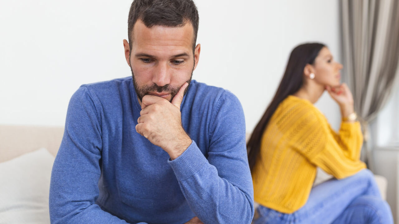 Vastu Tips: దంపతుల మధ్య చిన్న చిన్న విషయాలకే గొడవలా.. ఈ వాస్తు దోషాలేమో చెక్ చేసుకోండి..