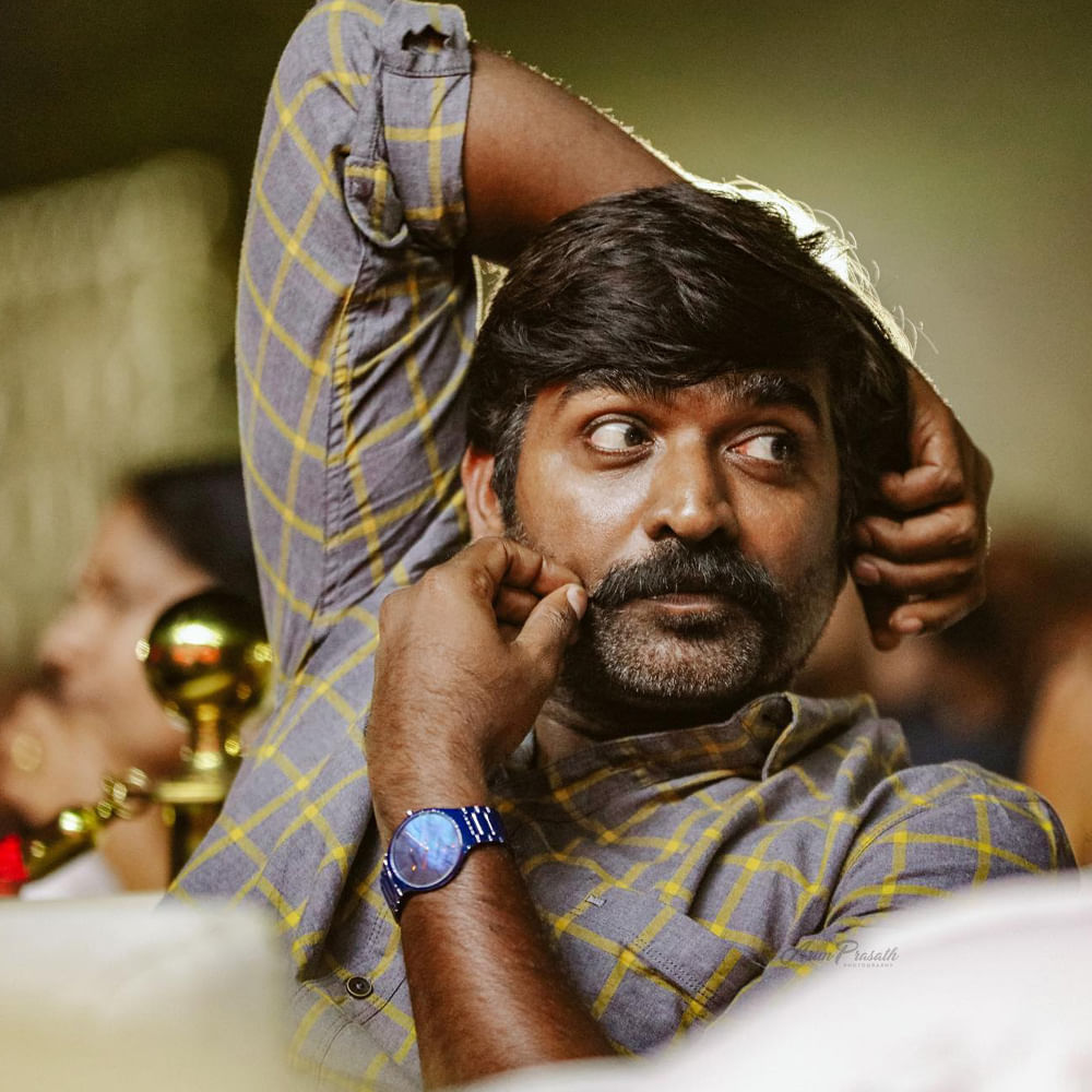 ఇందులో విజ‌య్ ఓ బిచ్చ‌గాడిగా క‌నిపించ‌బోతున్నారని.. అందుకే ఈ టైటిల్ పెట్టారని తెలుస్తుంది. మురికివాడ నేపథ్యంలో ఈ సినిమా కథ సాగనుంది. మొత్తానికి ఇటు ధనుష్.. అటు విజయ్ సేతుపతి ఇద్దరూ ఒకేసారి బిచ్చగాడి పాత్రలు చేస్తున్నారు. 