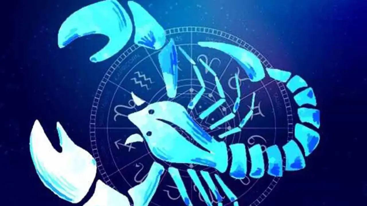 వృశ్చిక రాశి :విపరీత్ రాజయోగం వలన ఈ రాశి వారి ఉద్యోగులు ఉద్యోగంలో ప్రమోషన్స్ అందుకునే ఛాన్స్ ఉంది. ఆర్థికంగా కలిసి వస్తుంది. ధన లాభం కలిగే సూచనలు ఉన్నాయి. అంతే కాకుండా అప్పుల నుంచి విముక్తి పొందుతారు. గతంలో చేసిన పెట్టుబడులు మంచి లాభాలు తీసుకొస్తాయి. కొత్త ఆదాయ మార్గాలు ఏర్పడతాయి. .