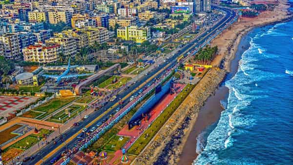 ప్రకృతి ఒడిలో పరుగులు పెట్టనున్న అత్యాధునిక హో హో డబుల్ డెక్కర్ బస్సులు