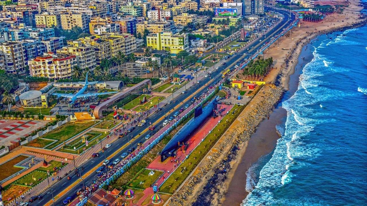 ప్రకృతి ఒడిలో పరుగులు పెట్టనున్న అత్యాధునిక హో హో డబుల్ డెక్కర్ బస్సులు