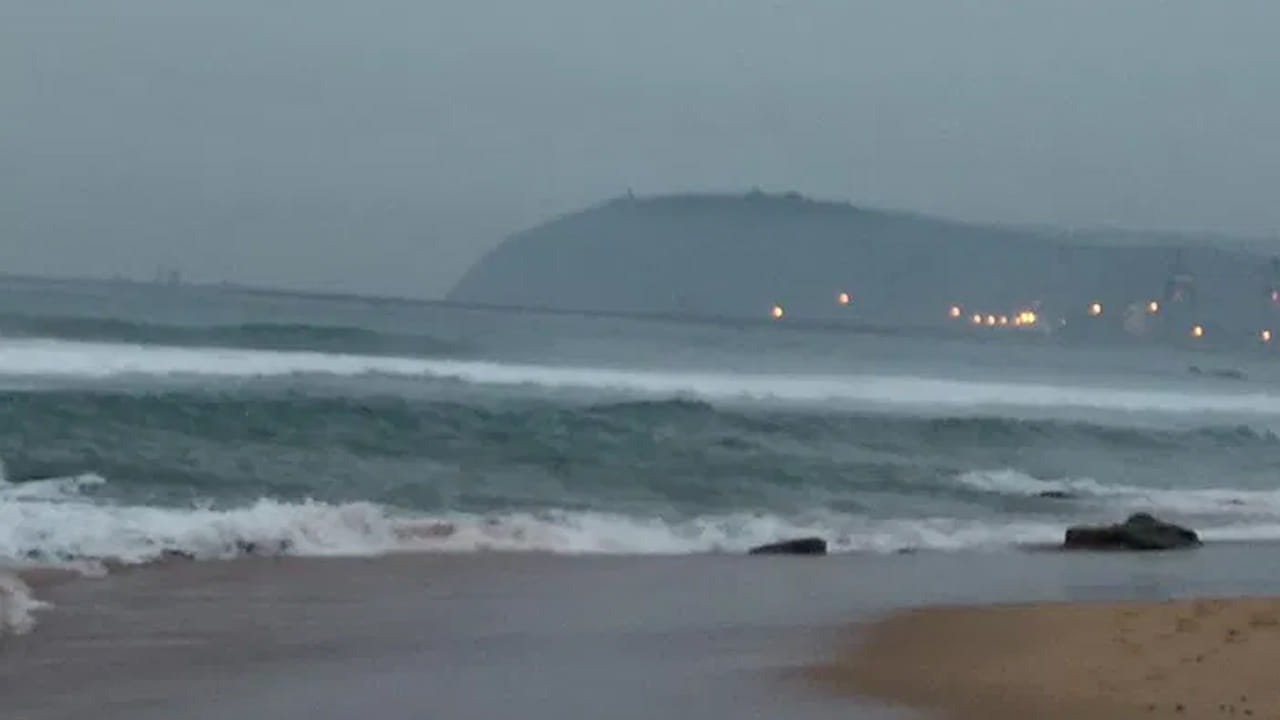 1687 — 1758: మొఘలులు : దక్షిణాదిలో మొఘల్ పాలన దక్కన్ సుల్తానేట్‌లను ఔరంగజేబు ఓడించడం, ఉత్తర సర్కార్‌లను కలిగి ఉన్న దక్కన్‌లోని చాలా భాగాలను ఆక్రమించడంతో ప్రారంభమైంది. అతను దక్కన్ ప్రాంతాన్ని పాలించడానికి గవర్నర్లను (సుబేదార్ అని కూడా పిలుస్తారు, తరువాత నిజాం-ఉల్-ముల్క్ అని కూడా పిలుస్తారు) నియమించాడు. కానీ 1707లో అతని మరణం తర్వాత, సుబేదార్లు ఢిల్లీ నుండి స్వతంత్రంగా మారడం ప్రారంభించారు. 1724లో, సుబేదార్ నిజాం-ఉల్-ముల్క్ అసఫ్ జా మొఘల్ రాజు నుండి స్వతంత్రుడయ్యాడు మరియు దశాబ్దాలుగా హైదరాబాద్ రాష్ట్రాన్ని పాలించిన అసఫ్ జాహీ అనే కొత్త రాజవంశాన్ని ప్రారంభించాడు. 1748లో అసఫ్ జా మరణించినప్పుడు, వైజాగ్‌పట్నంలో తమ చిన్న కాలనీలను స్థాపించిన ఫ్రెంచ్ మరియు ఆంగ్లేయులు నిజాం-ఉల్-ముల్క్ స్థానానికి వారసత్వం కోసం పోరాటంలో పక్షం వహించారు. ఇది 1753లో ఫ్రెంచి ఉత్తర సర్కార్‌లపై నియంత్రణ సాధించడానికి దారితీసింది, అయితే 1758 నాటికి ఆంగ్లేయులు ఈ ప్రాంతంపై నియంత్రణ సాధించారు.