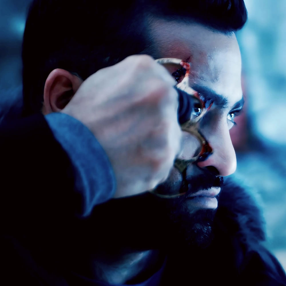 తెలుగు స్టేట్స్ రైట్స్ 90 కోట్ల వరకు అమ్ముడవుతున్నట్లు తెలుస్తుంది.నిజానికి 90 కోట్లు అంటే ఎన్టీఆర్ ఇమేజ్‌కు చిన్న విషయమే..! కానీ డబ్బింగ్ సినిమా పరంగా పరంగా చూస్తే మాత్రం ఇది కొత్త రికార్డే. తెలుగులో ఎవరు రిలీజ్ చేస్తారనే దాన్నిబట్టి కూడా వార్ 2 ఫలితం ఆధారపడి ఉంటుంది. 